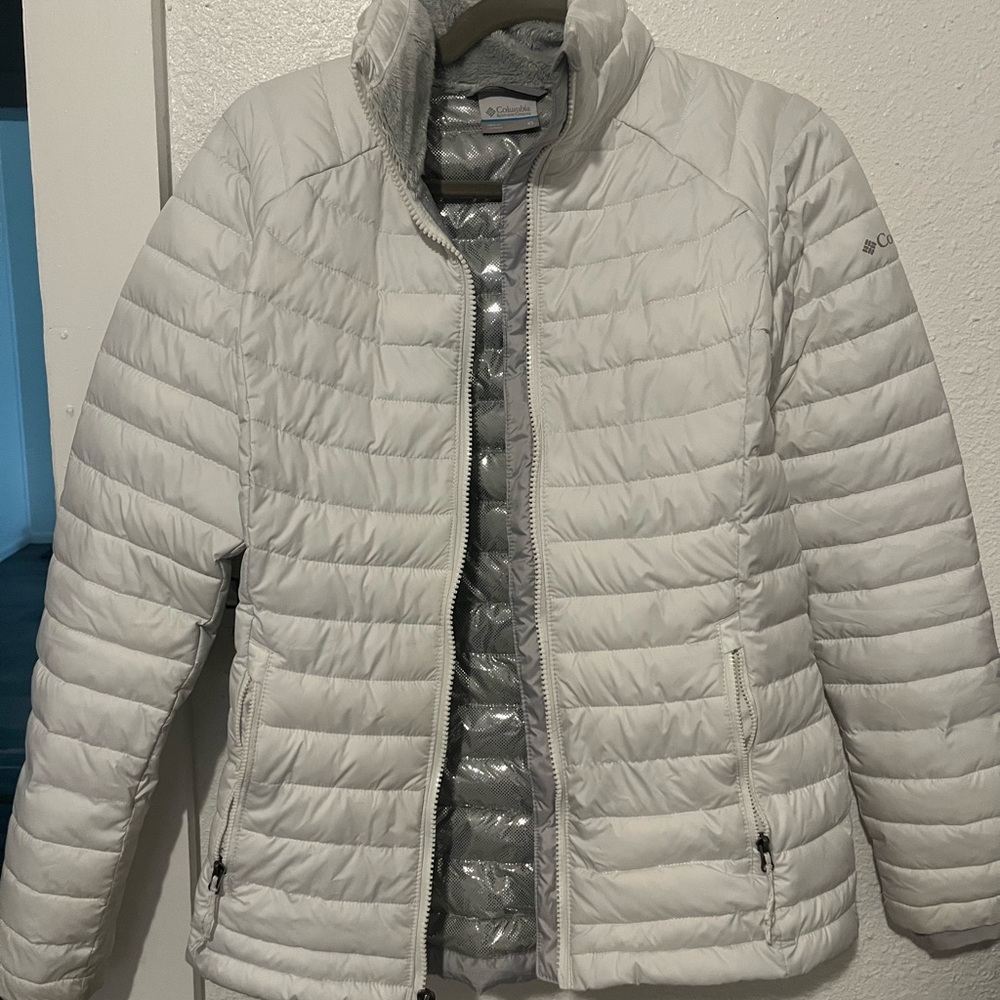 Columbia Women's white  Puffer Jacket